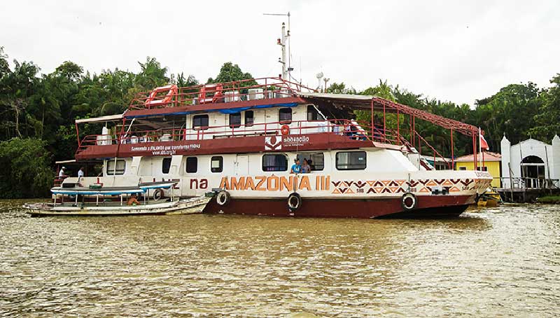 Barco que atende ribeirinhos da Amazônia é reinaugurado em Belém, PA