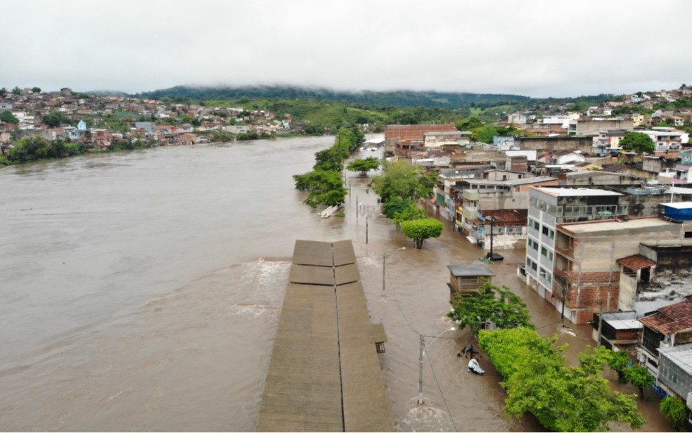 IELB em Simões Filho, BA, ajuda vítimas do temporal no estado da Bahia
