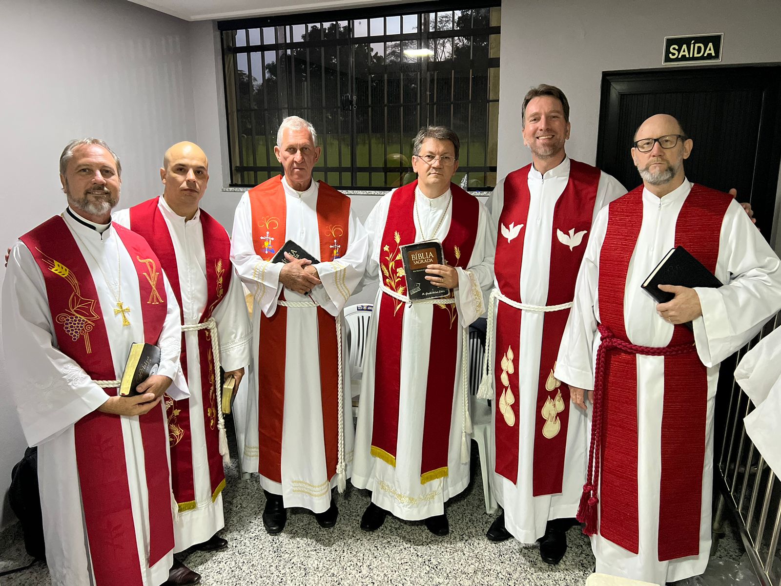 Na ordem da esquerda para direita: Rev. Fábio Werneck; Rev. Heitor Kester; Rev. Samuel Timm; Rev. Geraldo Schüler; Rev. Gustavo Schrock e Rev. Joênio Huwer