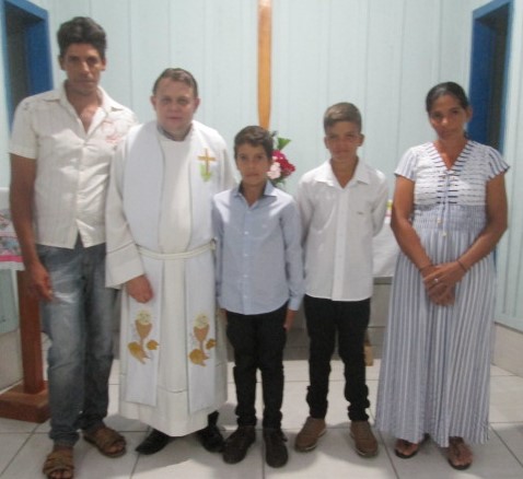 Batismo e profissão de fé em São Miguel do Guaporé, RO